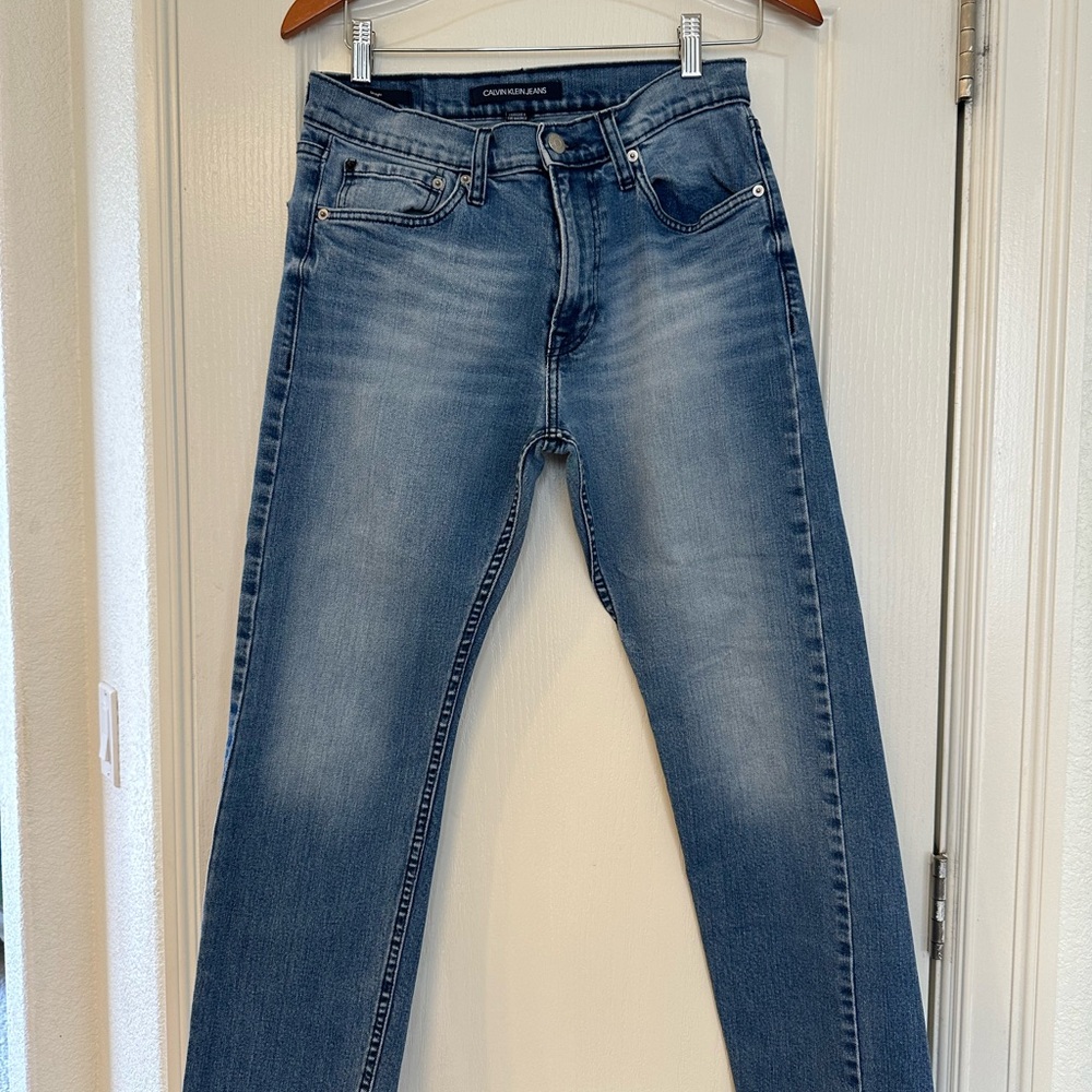Calvin Klein Jeans Women’s Light Wash Stretch Ultimate Skinny Jean 30x32